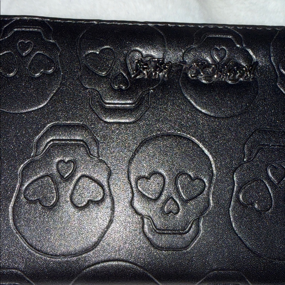Betsey Johnson skull  zip wallet/wristlet. ☠️ - Picture 2 of 11